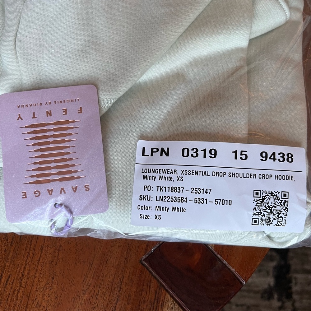 Savage X Fenty Minty White  Xssential Crop Hoodie - Picture 10 of 13